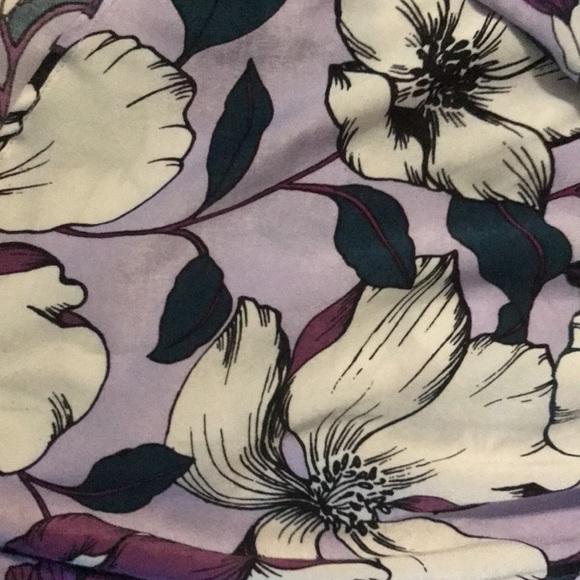 Floral button down 💐👵🏻 - Picture 3 of 4